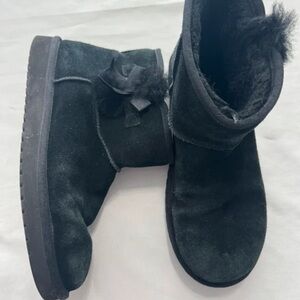 Koolaburra Black Suede Short Winter Boots with Bow